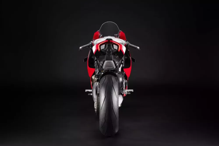 Tuy nhiên, với người không mấy quan tâm việc chạy xe môtô phân khối lớn, các thông số này không quá quan trọng với biker Minh Nhựa.