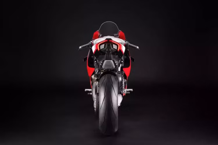 Tuy nhiên, với người không mấy quan tâm việc chạy xe môtô phân khối lớn, các thông số này không quá quan trọng với biker Minh Nhựa.