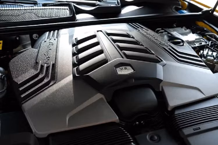 Hiện tại, phiên bản tiêu chuẩn của siêu SUV Lamborghini Urus đã bị dừng sản xuất để nhường dây chuyền cho việc lắp ráp bản hiệu năng cao là Lamborghini Urus Performante và bản nâng cấp giữa vòng đời có tên gọi Lamborghini Urus S.