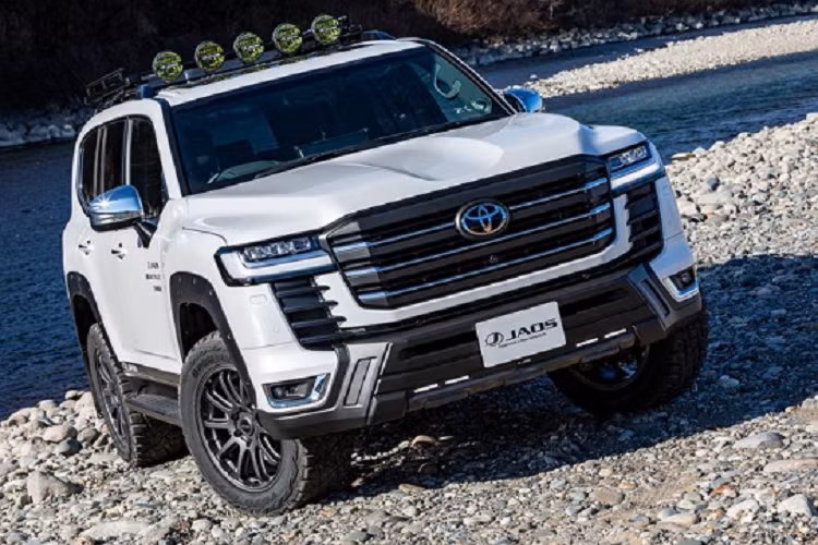 Trong đó, Toyota là thương hiệu ôtô có nhiều khách hàng trung thành nhất. Ước tính có khoảng 60% khách hàng từng mua xe Toyota sẽ tiếp tục mua lại nếu muốn đổi xe. Ở phân khúc SUV phổ thông, thương hiệu Subaru - đồng hương của Toyota bất ngờ dẫn đầu với 61,1% tỷ lệ khách hàng trung thành, xếp ngay sau đó là Toyota với thành tích 60,5%.