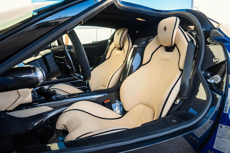 Điều này đã khiến hãng đấu giá nổi tiếng RM Sotheby's tự tin chiếc xe LaFerrari này sẽ mang về tối thiểu 4 triệu đô la, tương đương 93 tỷ đồng và tối đa lên đến 106 tỷ đồng. Tất nhiên đây chỉ là con số dự kiến, nó sẽ có sự biến động tăng giảm tùy theo nhu cầu thực tế mà người tham gia đấu giá đưa ra.