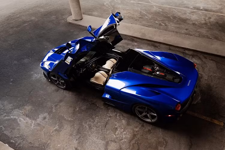 Trong suốt 1 thập kỷ có mặt trên thị trường, Ferrari LaFerrari luôn đắt đỏ và không hề có dấu hiệu giảm giá, cứ mỗi năm trôi qua, giá xe Ferrari LaFerrari lại tăng vài trăm nghìn đô la.