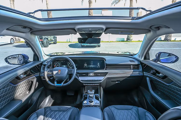 Rất tiếc là chưa có hình ảnh nội thất về xe Hồng Kỳ HS5 2023, phải đợi đến triển lãm ôtô Thượng Hải 2023, chúng ta mới được chiêm ngưỡng. Tuy nhiên theo công bố, xe sẽ được trang bị cửa sổ trời và nội thất 5 chỗ ngồi.