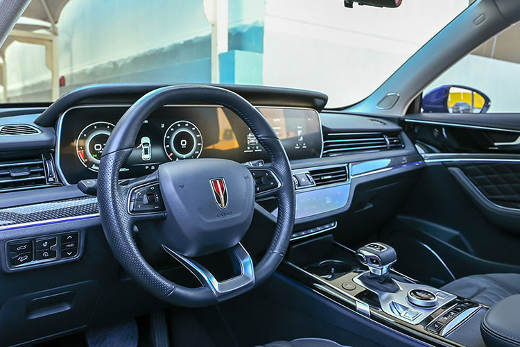 Về sức mạnh, theo thông tin công bố từ hãng xe Trung Quốc, Hồng Kỳ HS5 bản nâng cấp giữa vòng đời sẽ được trang bị động cơ 4 xi-lanh, dung tích 2.0L, tăng áp, sản sinh công suất tối đa 251 mã lực, tăng 27 mã lực so với thế hệ cũ.