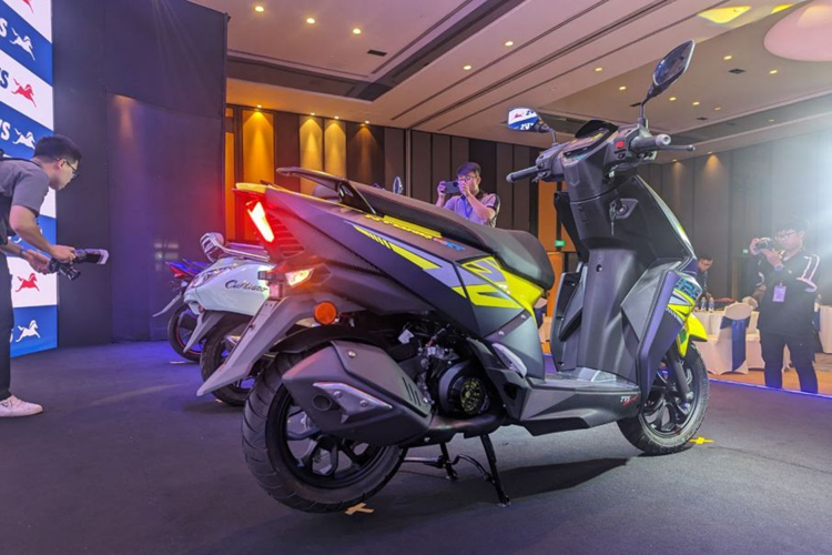 Chủ tịch TVS Motor, ông J Thangarajan cho rằng, thị trường xe máy Việt hiện đang có những đối thủ mạnh như Honda, Yamaha nhưng người Việt cũng cần cởi mở với cái mới, nhất là các sản phẩm chất lượng kèm giá cả phải chăng.