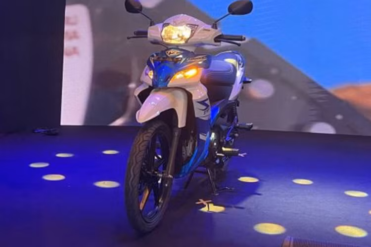 Để nâng cao khả năng cạnh tranh với các đối thủ, các mẫu xe máy TVS tại Việt Nam sẽ có giá bán khá phải chăng. Cụ thể, TVS Ntorq 125 có giá từ 32,9 - 35,9 triệu đồng. TVS Callisto 110, Callisto 125 có giá từ 29,5 - 34,9 triệu đồng. Mẫu TVS Dazz 110 có giá 25,9 triệu đồng. Và mẫu xe số TVS Rockz 125 sẽ có giá 25,8 triệu đồng.