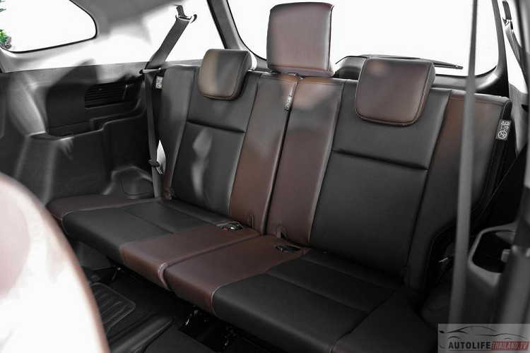 Trang bị an toàn của Toyota Innova Zenix 2023 ở Thái Lan cũng khá đầy đủ với 6 túi khí, 4 cảm biến trước, 4 cảm biến sau, phanh đĩa trên 4 bánh, đèn nháy báo phanh khẩn cấp, camera lùi, hệ thống cân bằng điện tử, hỗ trợ khởi hành ngang dốc, cảnh báo áp suất lốp, cảnh báo điểm mù, cảnh báo phương tiện cắt ngang khi lùi và gói công nghệ trợ lái nâng cao Toyota Safety Sense tiêu chuẩn.