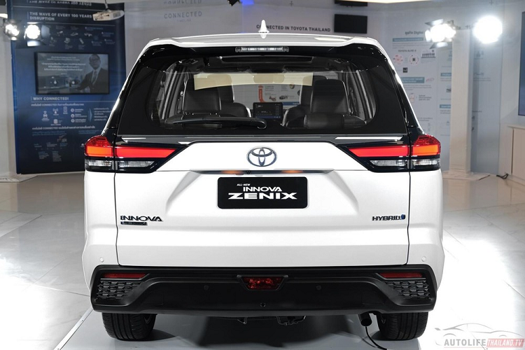 Hiện giá xe Toyota Innova 2023 ở Việt Nam vẫn chưa được hé lộ. Tuy nhiên, nhìn vào giá bán của xe ở những thị trường Đông Nam Á khác, có thể đoán phiên bản hybrid tại Việt Nam sẽ sở hữu giá bán lên đến cả tỷ đồng.