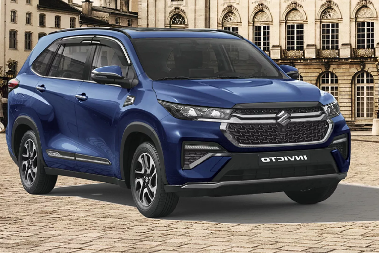 Về mặt an toàn, chiếc minivan đạt tiêu chuẩn với 6 túi khí nhưng đáng chú ý là sự vắng mặt của ADAS. Không giống như người anh em song sinh Toyota, cung cấp sự lựa chọn giữa hệ truyền động xăng và hybrid, Suzuki Invicto chỉ có động cơ hybrid.