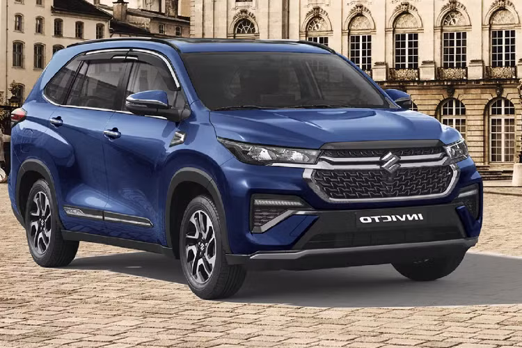 Về mặt an toàn, chiếc minivan đạt tiêu chuẩn với 6 túi khí nhưng đáng chú ý là sự vắng mặt của ADAS. Không giống như người anh em song sinh Toyota, cung cấp sự lựa chọn giữa hệ truyền động xăng và hybrid, Suzuki Invicto chỉ có động cơ hybrid.