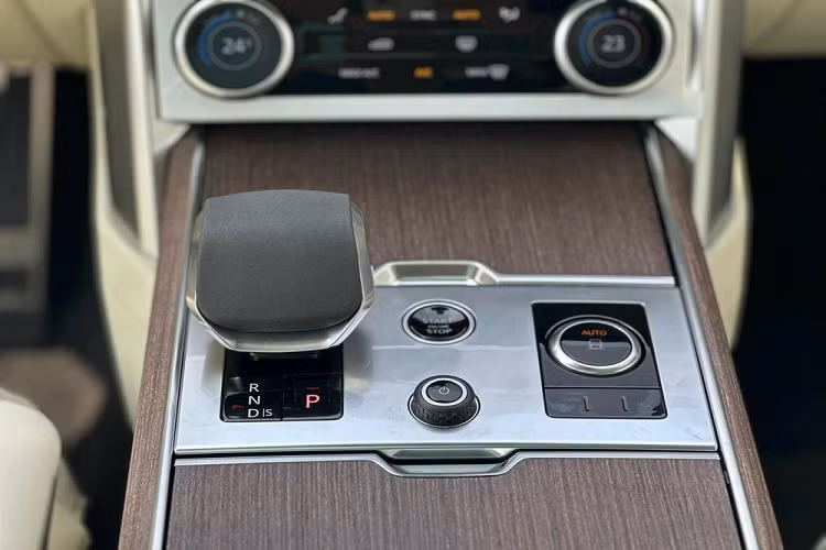 Xe có hệ thống lọc không khí trong xe kết hợp công nghệ nanoeTM X kép để giảm thiểu chất gây dị ứng và loại bỏ mầm bệnh, từ đó loại bỏ đáng kể mùi khó chịu, đồng thời hệ thống quản lý CO2 và bộ lọc PM2.5 nâng cao chất lượng không khí. Công nghệ nanoeTM X tiên tiến đã được khoa học chứng minh là có thể làm giảm đáng kể vi rút và vi khuẩn bao gồm cả vi rút SARS-CoV-2 1.