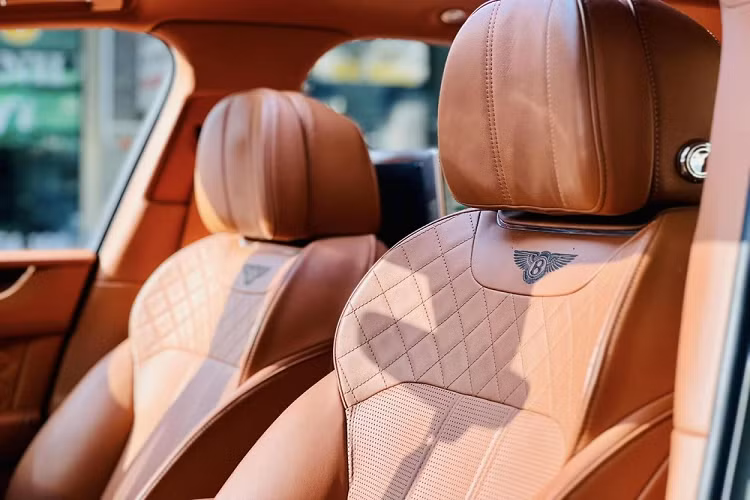 Như vậy, chưa đầy 2 tuần rao bán Bentley Bentayga với giá chỉ 5,1 tỷ đồng, đơn vị bán xe đã thông báo chiếc SUV siêu sang đã được 1 dân chơi ở miền Tây mua về trải nghiệm.