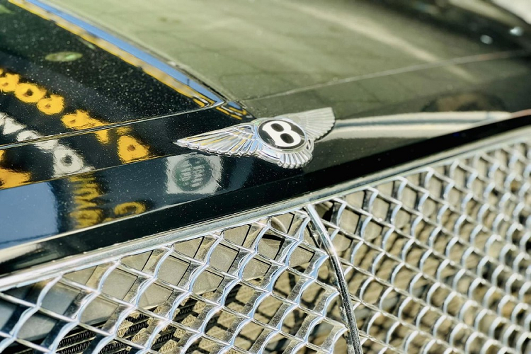 Nhận thấy việc sở hữu 1 chiếc xe SUV siêu sang Bentley Bentayga nhưng giá lại rẻ hơn SUV hạng sang Lexus LX600 đến hơn 3,5 tỷ đồng, chính vì vậy, 1 tay chơi xe đã nhanh chóng chốt đơn chiếc Bentley Bentayga đời 2017 này