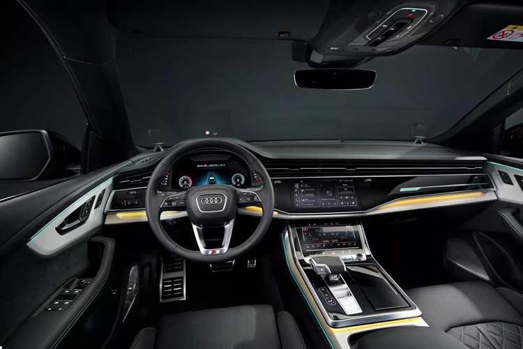 Đến nay, Audi tiếp tục công bố giá bán của Q8 2024 và SQ8 2024, nhưng là dành cho thị trường Mỹ. Điều bất ngờ là cả 2 đều có giá khởi điểm thấp hơn đáng kể so với tại châu Âu. Theo đó, giá xe Audi Q8 2024 tại Mỹ là từ 73.700 USD (tương đương 1,818 tỷ đồng), còn SQ8 2024 từ 96.600 USD (tương đương 2,374 tỷ đồng).