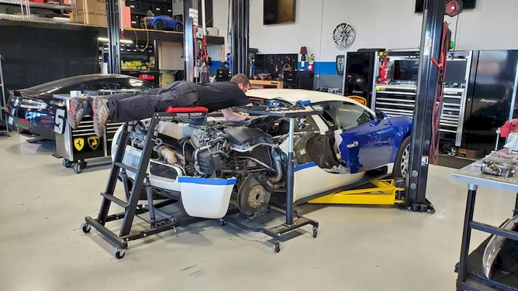 Bugatti thay nhot chinh hang du tien mua mot chiec oto moi-Hinh-3