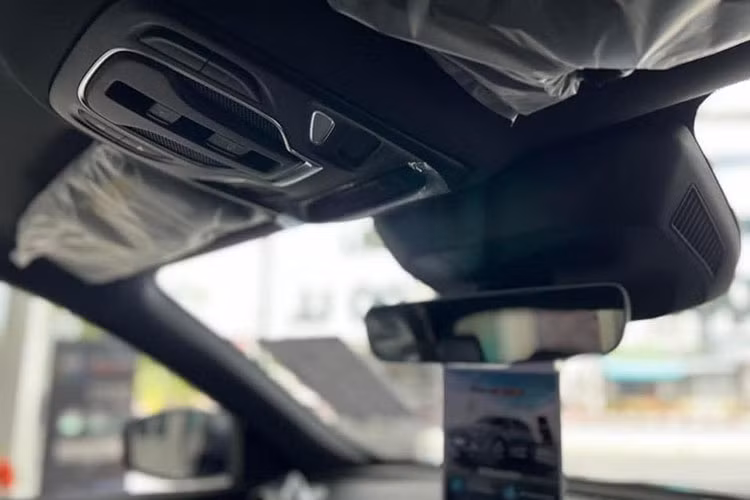 Dung tích động cơ 1.5L trên MG HS 2023 tạo ra công suất tối đa 162 mã lực và mô-men xoắn cực đại 250 Nm. Động cơ đồng hành với hộp số tự động ly hợp kép 7 cấp và hệ dẫn động cầu trước.