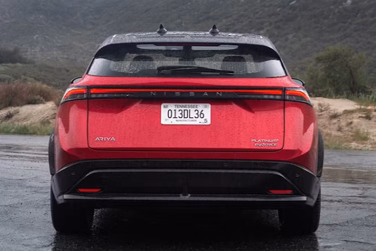 Theo CarBuzz nhận định, trong tầm giá xe Nissan Ariya 2023 khoảng 43.190 - 60.190 (tương đương 1 - 1,4 tỷ đồng) thì đây là một mẫu SUV điện đáng để mua. Đây cũng là mẫu xe xuất sắc nhất trong đội hình phổ thông của Nissan ở hiện tại.
