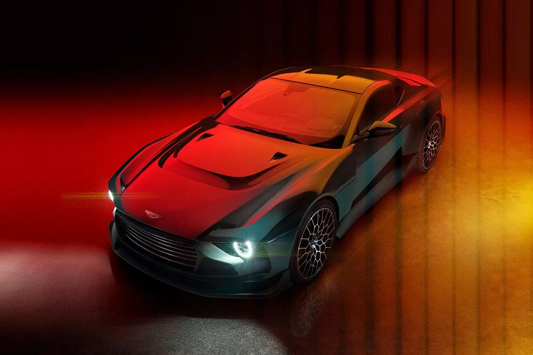 Nhìn từ bên hông, siêu xe Aston Martin Valour có kiểu dáng thon gọn đậm chất khí động học nhưng đồng thời cũng được tạo hình cơ bắp, thể hiện sự khỏe khoắn. Bộ mâm hợp kim đúc có kích thước lớn 21 inch và mang thiết kế tổ ong, đi với lốp Michelin Pilot Sport S 5 được tối ưu riêng cho xe Aston Martin. 