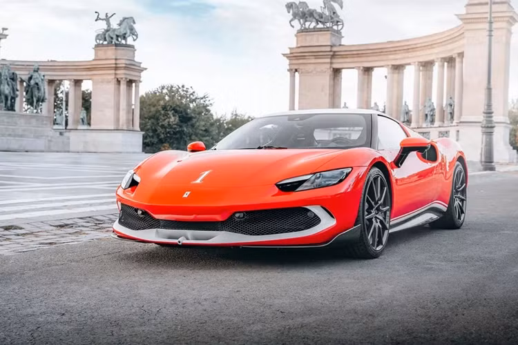 Ferrari 296 GTB Assetto Fiorano dac biet lay cam hung tu xe dua F1