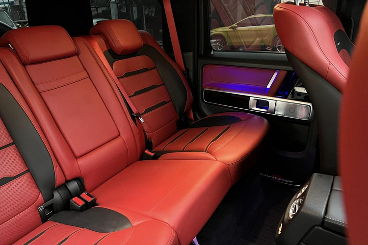 Nhưng drama tình ái với đại gia U60 đã có gia đình khiến cô bị chỉ trích, và có thời gian, Hiền Hồ đi diễn ở đâu bị cư dân mạng tẩy chay ở đó, đó là kết quả cho những người nổi tiếng có lối sống buông thả.