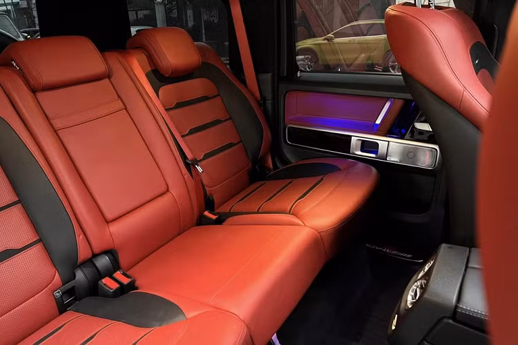 Nhưng drama tình ái với đại gia U60 đã có gia đình khiến cô bị chỉ trích, và có thời gian, Hiền Hồ đi diễn ở đâu bị cư dân mạng tẩy chay ở đó, đó là kết quả cho những người nổi tiếng có lối sống buông thả.