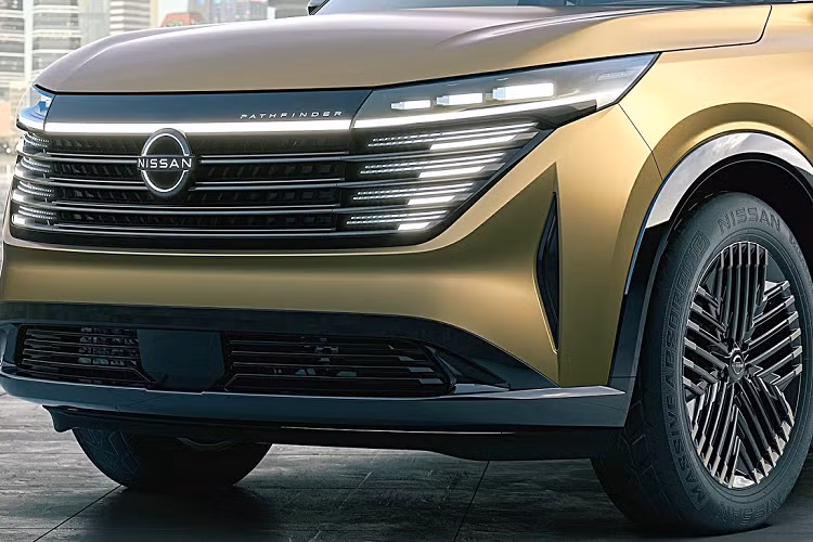 Theo dữ liệu trên trang web của Bộ Công nghiệp và Công nghệ Thông tin Trung Quốc, mẫu xe này có kích thước dài x rộng x cao lần lượt là 5.130 x 1.981 x 1.767 mm cùng chiều dài cơ sở 2.900 mm. Với kích thước này, Nissan Pathfinder 2024 sẽ là đối thủ của Kia Telluride và Hyundai Palisade sắp ra mắt Việt Nam.