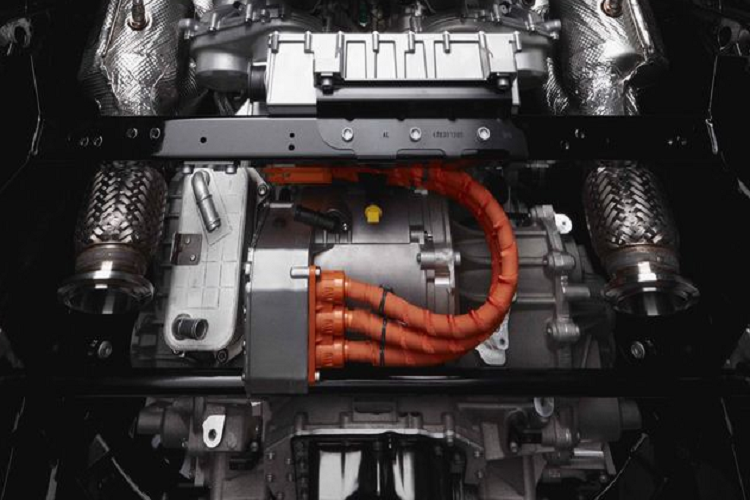 Động cơ mã L545 6,5 lít mới thực sự cải tiến đáng kể trong việc cung cấp sức mạnh cho Lamborghini Aventador thế hệ mới với công suất lớn hơn, số vòng quay cao hơn, trọng lượng nhẹ hơn và tỷ số nén tăng lên 12,6:1.