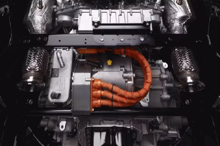 Động cơ mã L545 6,5 lít mới thực sự cải tiến đáng kể trong việc cung cấp sức mạnh cho Lamborghini Aventador thế hệ mới với công suất lớn hơn, số vòng quay cao hơn, trọng lượng nhẹ hơn và tỷ số nén tăng lên 12,6:1.