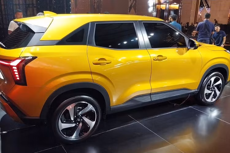 Nhân viên tư vấn bán hàng tại đại lý từng hé lộ việc Mitsubishi XFC bản thương mại ở Indonesia sẽ có giá ước tính từ 380 - 430 triệu Rupiah (khoảng 600 - 679 triệu đồng). Ngoài Indonesia, Mitsubishi XFC bản thương mại sẽ được bán ở những thị trường Đông Nam Á khác như Việt Nam.