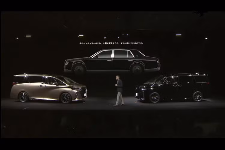 "Và vào cuối năm nay, tôi hy vọng sẽ có cơ hội chia sẻ kết quả của câu chuyện đó và nó sẽ là một sự bổ sung mới trong dòng xe dịch vụ của Toyota. Đó chắc chắn sẽ là một bước tiến ấn tượng trong sứ mệnh thay đổi tương lai của ôtô của chúng tôi.”, ông Simon Humphries cho biết thêm.