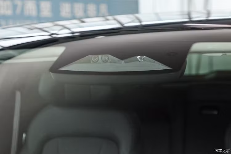 Feifan F7 có các trang bị an toàn như radar hình ảnh ZF Premium 4D, chip Nvidia Orin, camera độ phân giải cao 8 megapixel và hệ thống lái xe thông minh cao cấp Rising Pilot, chức năng hỗ trợ điều hướng tốc độ cao có thể được sử dụng sau khi giao hàng. Ngoài ra, Feifan F7 sẽ ra mắt gói tùy chọn lidar tiêu chuẩn cao vào nửa cuối năm nay.