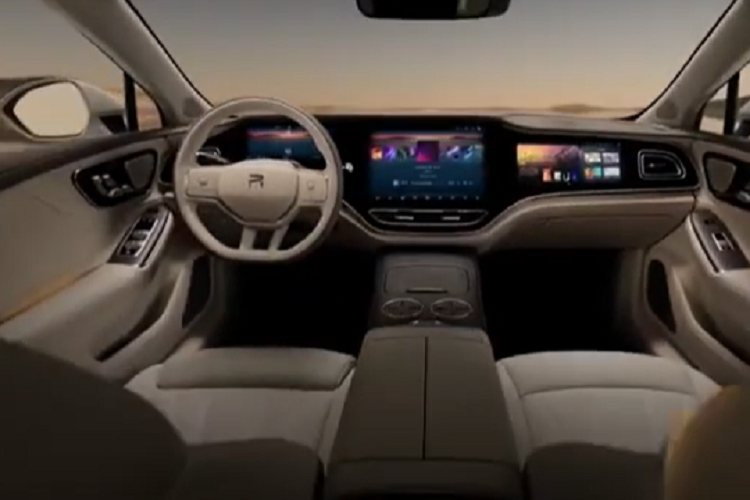 Đồng thời, Feifan và Jieneng Smart Electric sẽ giảm giá 55% tiền thuê pin trong cả năm cho tất cả người dùng mới và cũ chọn dịch vụ đổi pin ô tô của Feifan trước ngày 31 tháng 5 năm 2023. Chưa hết, nếu bạn chọn hình thức mua xe theo kiểu đổi pin, giá xe Feifan F7 2023 sẽ tiếp tục giảm xuống còn 145.900 nhân dân tệ, tương đương 498 triệu đồng.