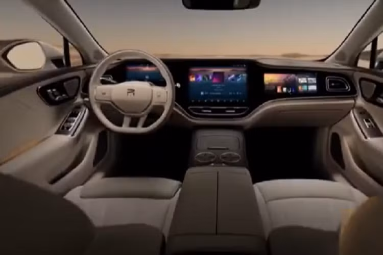 Đồng thời, Feifan và Jieneng Smart Electric sẽ giảm giá 55% tiền thuê pin trong cả năm cho tất cả người dùng mới và cũ chọn dịch vụ đổi pin ô tô của Feifan trước ngày 31 tháng 5 năm 2023. Chưa hết, nếu bạn chọn hình thức mua xe theo kiểu đổi pin, giá xe Feifan F7 2023 sẽ tiếp tục giảm xuống còn 145.900 nhân dân tệ, tương đương 498 triệu đồng.