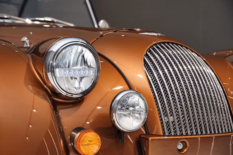 Hiện chưa rõ Hoàng Kim Khánh đã bỏ ra bao nhiêu tiền để rước chiếc xe Morgan Plus Six đầu tiên tại Việt Nam sở hữu ngoại thất màu vàng đồng về garage của mình, chỉ biết rằng, các dòng xe thể thao mui trần Morgan Plus Six đang được bán trên 8 tỷ đồng, số tiền này được đánh giá chỉ dành cho các dân chơi am hiểu, và đam mê sự hoài cổ của thương hiệu Morgan mới dám sở hữu.