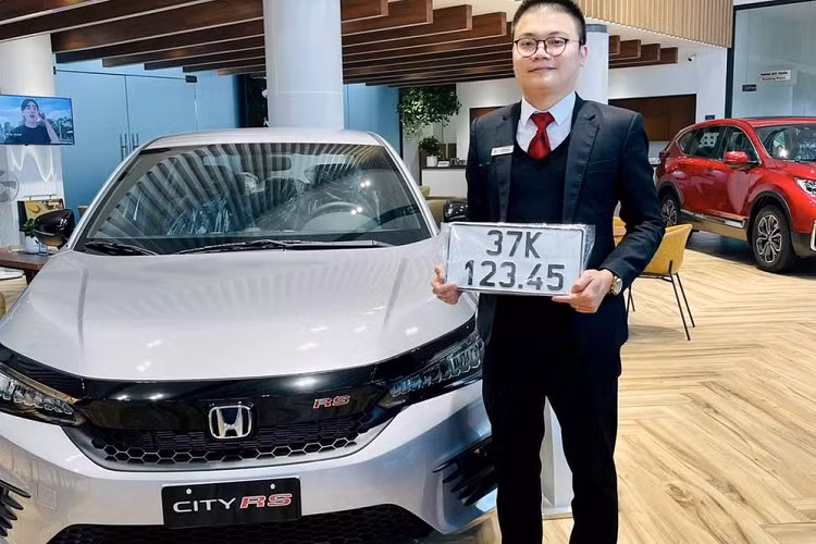 Honda City trung “bien sanh 37K-12345” cua ong ba tai Nghe An-Hinh-2