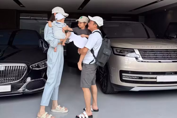 Trong năm 2024, Cường Đô la tiết lộ sẽ mang 1 cặp xe Porsche của mình tham dự hành trình phượt từ Sài Gòn đi châu Âu, trong đó, anh hứa là sẽ lái Porsche 911 Sport Classic, và còn sẽ mang xe chạy đủ 100.000 km để làm video đặc biệt.