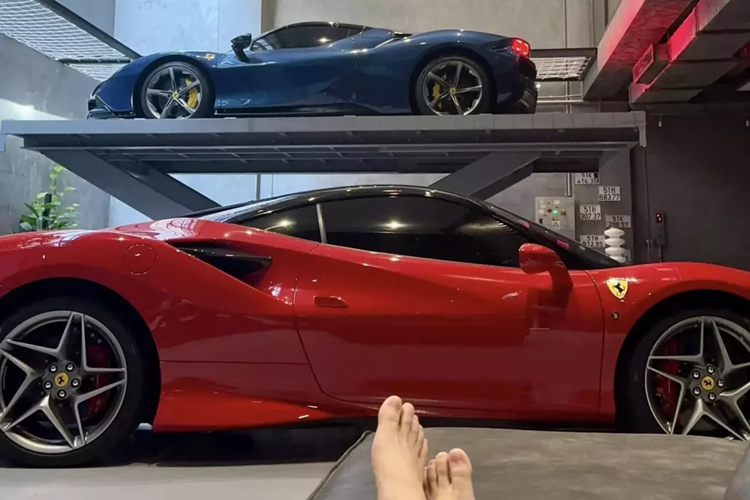 Ngoài ra, trong năm 2023 này, Cường Đô la còn mua 1 chiếc xe đạp Trek Slash 9.9 ProjectOne có giá hơn 500 triệu đồng, bên cạnh đó, ông xã của Đàm Thu Trang còn được tặng con xe máy Yamaha PG-1 hơn 31 triệu đồng và cuốn sách giới hạn về thương hiệu xe Ferrari có giá cao nhất 700 triệu đồng. 