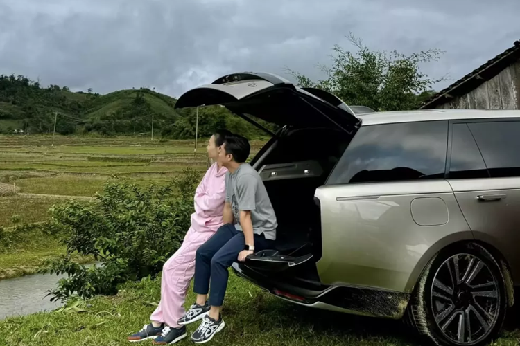 Range Rover thế hệ mới được trang bị hệ truyền động hybrid (MHEV) với động cơ xăng, tăng áp, 6 xi-lanh, dung tích 3.0 lít, sản sinh ra công suất tối đa 355 mã lực và mô-men xoắn cực đại đạt 500 Nm. Xe kết hợp cùng hộp số tự động 8 cấp, vận tốc tối đa 242 km/h.