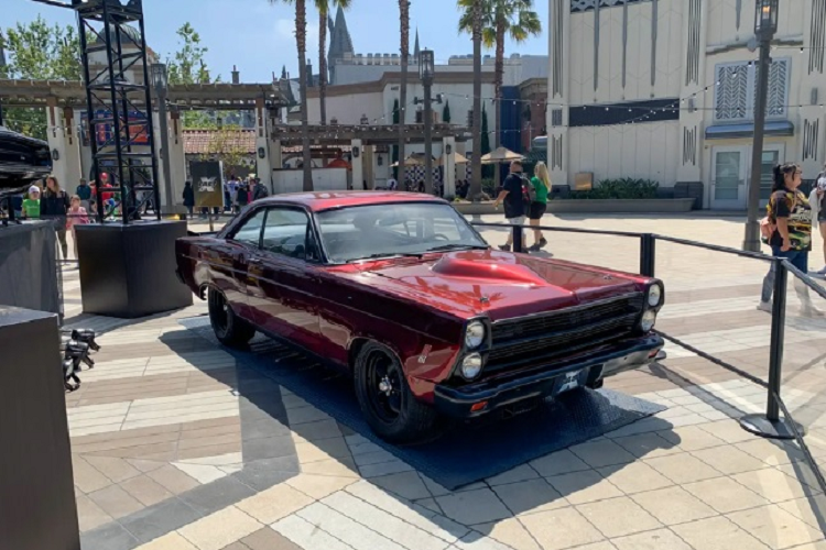 Một trong những cảnh quay ấn tượng trong siêu phẩm Fast X là cảnh con trai của trùm tội phạm Hernan Reyes (do Jason Momoa thủ vai) cùng rượt đuổi nghẹt thở với Dominic Toretto trên chiếc Ford Fairlane đời 1967.