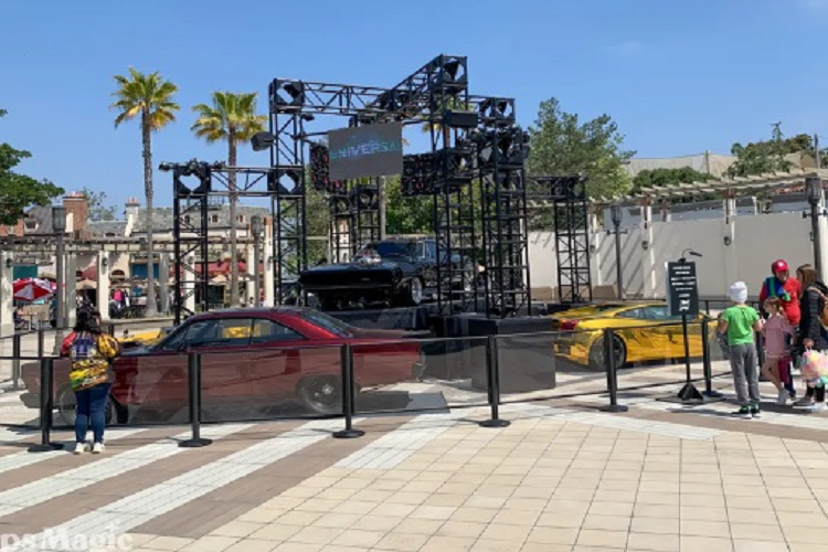 Nổi bật nhất trong dàn xe trưng bày không thể không kể đến mẫu Dodge Charger độ của Dominic Toretto.