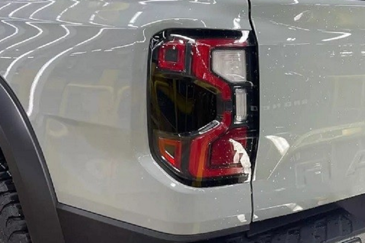 Tại Việt Nam, Ford Ranger Raptor thế hệ mới dự kiến sẽ trình làng vào tháng 3 tới đây. Thời gian giao xe dự kiến là quý II năm 2023. Giá xe Ford Ranger Raptor 2024 tại Việt Nam được đồn là 1,329 tỷ đồng, tăng 127 triệu đồng so với trước.