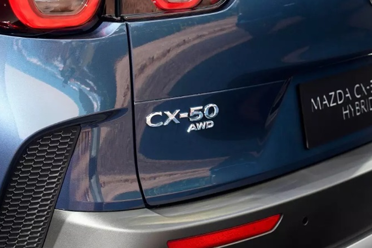 Hiện hãng chưa công bố chi tiết thông số kỹ thuật của của mô-tơ điện cũng như lượng xăng tiêu thụ của CX-50 Hybrid mới. Chỉ biết rằng, xe sẽ có hệ dẫn động 4 bánh toàn thời gian AWD. Ngoài phiên bản hybrid, Mazda CX-50 ở thị trường Trung Quốc còn có 2 tùy chọn động cơ xăng với dung tích 2.0L và 2.5L.