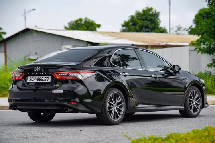 Các trang bị của xe như; đèn chiếu xa tự động, hệ thống cảnh báo lệch làn và hỗ trợ giữ làn đường, hệ thống điều khiển hành trình chủ động, hệ thống cảnh báo tiền va chạm, tính năng hỗ trợ người lái, hệ thống cảnh báo điểm mù, Hệ thống cảnh báo phương tiện cắt ngang, Camera 360, 8 cảm biến hỗ trợ đỗ xe…