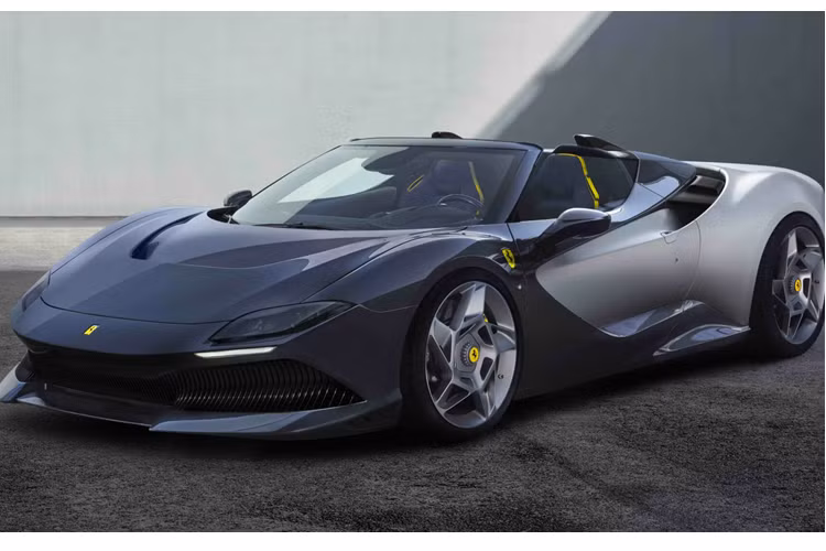 Tên của siêu xe này có số “8”, bởi với văn hoá Trung Hoa, đây là con số may mắn nhưng đó không phải là yêu cầu lớn nhất của vị khách hàng này. Mặt khác, con số “8” nhằm tôn vinh khối động cơ tăng áp kép V8 3,9 lít, một trong những cỗ máy được đánh giá cao nhất trong lịch sử và chiến thắng giải thưởng Động cơ danh giá của năm (IEOTY) trong 4 năm liền.