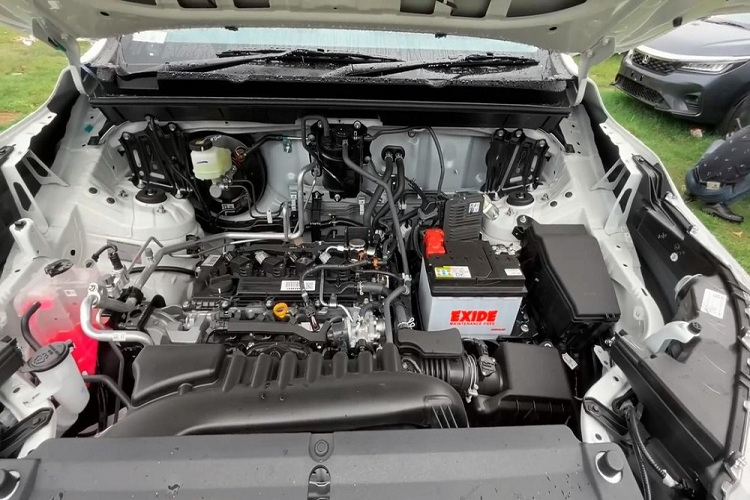 Tại thị trường Ấn Độ, giá xe Toyota Innova Hycross G 2023 có bán khởi điểm từ 1,83 triệu Rupee (khoảng 521 triệu đồng).