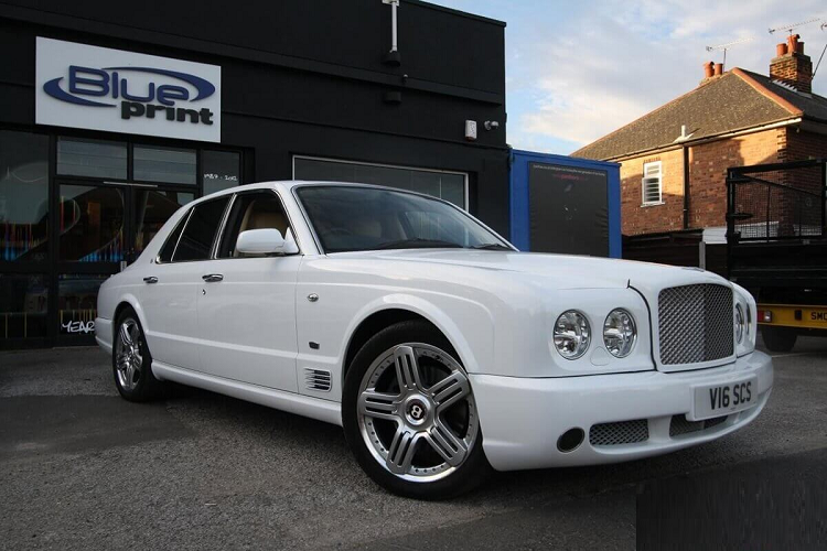 Khi được hỏi về liệu đó có phải là một chiến lược kinh doanh, ông Vũ cho biết thêm: “Không, kinh doanh gì đâu! Đối với Qua tiền bạc thiếu gì, tới đây còn nhiều nữa. Kế hoạch của Qua là phải tối thiểu lấy về 1.000 tỷ USD cho Việt Nam, mỗi năm”.