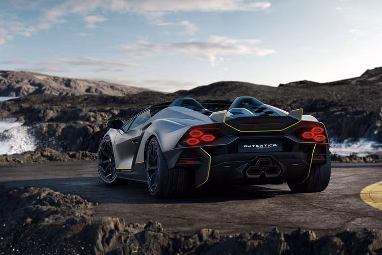 "Khi chúng ta hướng tới việc nắm bắt kỷ nguyên lai tạo nên trái tim mới theo chiến lược của Cor Tauri, thì đây là cách Lamborghini tôn vinh động cơ V12 hút khí tự nhiên hoàn hảo khái niệm xuất sắc với hướng cá nhân hoá".