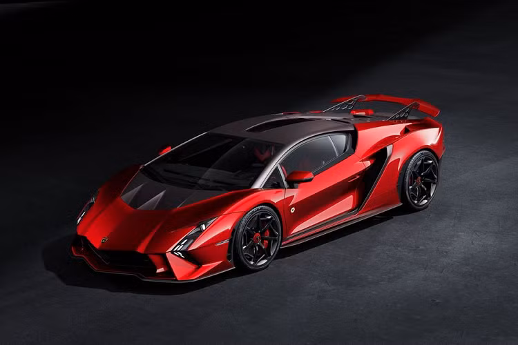 Lamborghini Invencible và Autentica sử dụng khung gầm monocoque bằng sợi carbon của Aventador, kiểu dáng hoàn toàn độc đáo, cánh gió phía sau của Invencible Coupe lấy cảm hứng trên Sesto Elemento. Các yếu tố khí động học khác được lấy cảm hứng từ Veneno và Reventon, hoạ tiết xuyên suốt mang hình lục giác.