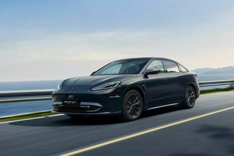 “Việc hợp tác cho thấy Hyundai không muốn từ bỏ thị trường Trung Quốc. Hyundai đang nỗ lực xây dựng lại lãnh địa để mở rộng thị trường tại quốc gia Đông Á bằng việc thiết lập một dây chuyền sản xuất xe điện", một nguồn tin cho hay.