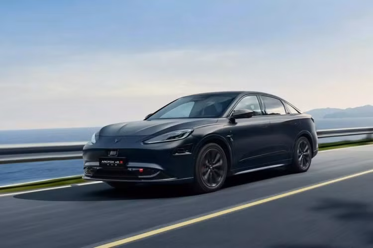 “Việc hợp tác cho thấy Hyundai không muốn từ bỏ thị trường Trung Quốc. Hyundai đang nỗ lực xây dựng lại lãnh địa để mở rộng thị trường tại quốc gia Đông Á bằng việc thiết lập một dây chuyền sản xuất xe điện", một nguồn tin cho hay.